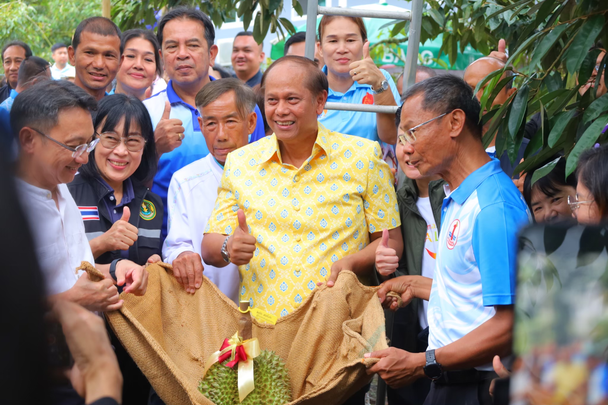 องค์การบริหารส่วนตำบลร่อนทอง ร่วมงาน “เปิดฤดูกาลทุเรียนตะนาวศรีคีรีขันธ์ @คลองลอย” โดยมีนายสิทธิชัย สวัสดิ์แสน ผู้ว่าราชการจังหวัดประจวบคีรีขันธ์ เป็นประธานในพิธีเปิดฯ มอบใบรับรองมาตรฐาน GAP แก่เกษตรกร และตัดทุเรียนผลแรกของปีโดยเปิดจองทุเรียนตะนาวศรีคีรีขันธ์ @คลองลอย พันธุ์หมอนทอง กิโลกรัมละ 199 บาท  ณ สวนคุณแฉล้ม เรืองทอง บ้านคลองลอย ต.ร่อนทอง อ.บางสะพาน จ.ประจวบคีรีขันธ์
