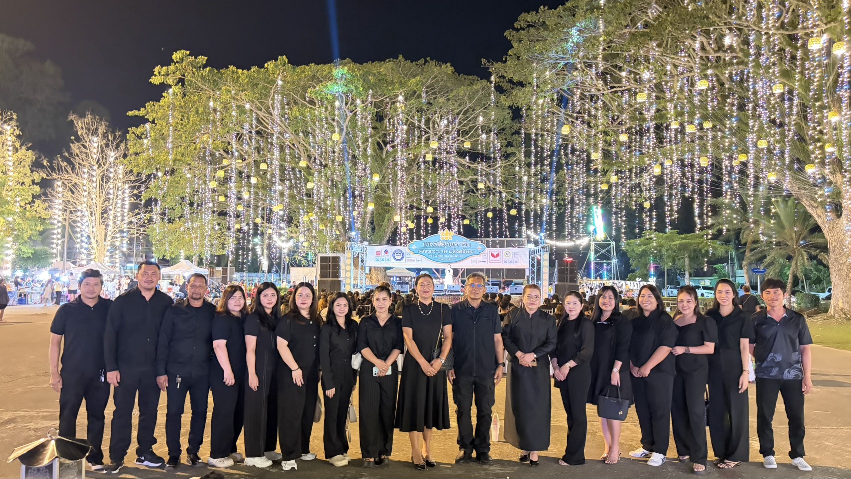 🔱ร่วมพิธีวางพานพุ่มและจุดเทียนถวายพระพรชัยมงคลแด่ สมเด็จพระนางเจ้าสิริกิติ์ พระบรมราชินีนาถ พระบรมราชชนนีพันปีหลวง